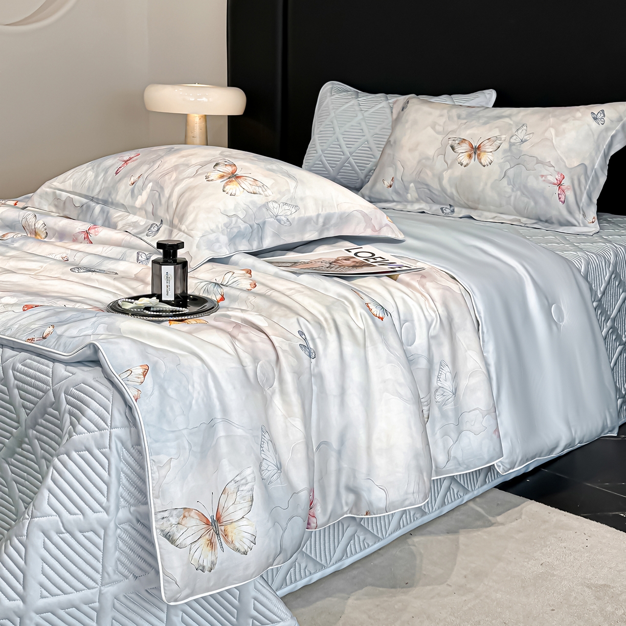 91家纺网 家纺一手货源 找家纺 吾秀家居 2026春夏新款数码印花莱赛尔天丝夏被夏凉被空调被-天印系列 蝶语-蓝