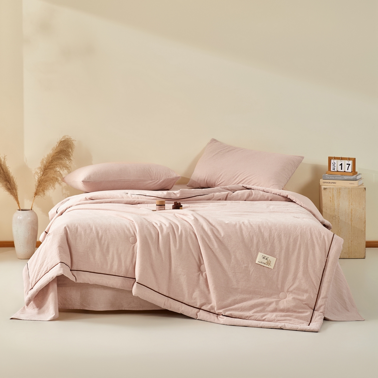 91家纺网 家纺一手货源 找家纺 吾秀家居 2026春夏新款纯色棉麻棉花夏被夏凉被空调被-麻生活系列 麻生活-豆沙