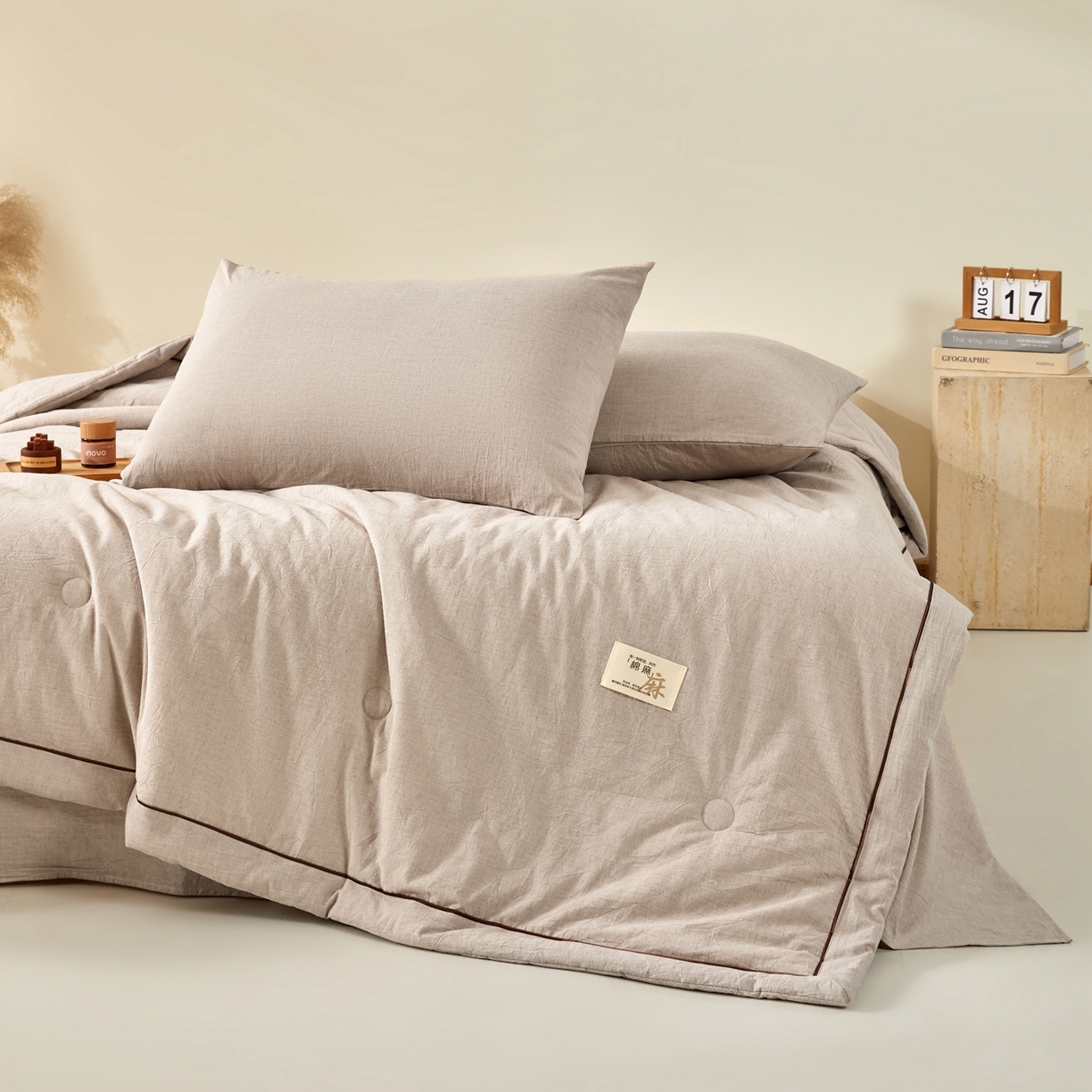 91家纺网 家纺一手货源 找家纺 吾秀家居 2026春夏新款纯色棉麻棉花夏被夏凉被空调被-麻生活系列 麻生活-浅驼