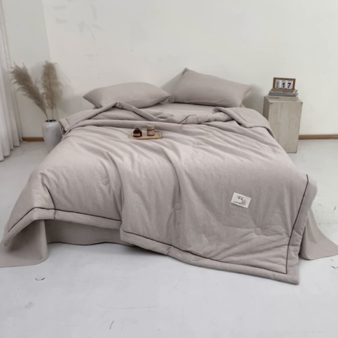 91家纺网 家纺一手货源 找家纺 吾秀家居 2026春夏新款纯色棉麻棉花夏被夏凉被空调被-麻生活系列 麻生活-浅驼