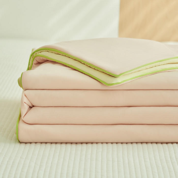 91家纺网 家纺一手货源 找家纺 晨曦家纺 2026新款A类凉感丝清凉大豆夏被四件套-熊猫冻冻被 冻冻被-微醺奶油黄粉