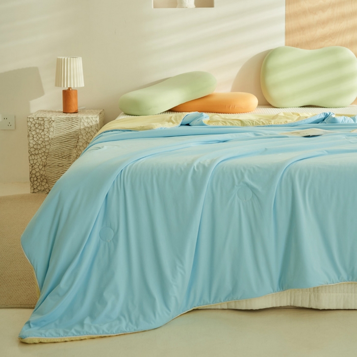 91家纺网 家纺一手货源 找家纺 晨曦家纺 2026新款A类凉感丝清凉大豆夏被四件套-熊猫冻冻被 冻冻被-天蓝拼奶黄