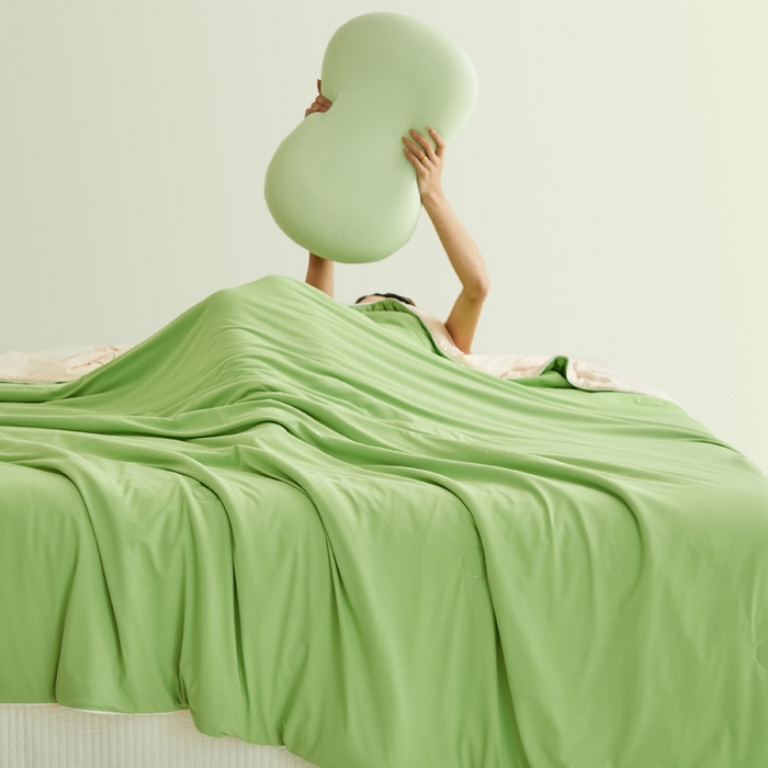 91家纺网 家纺一手货源 找家纺 晨曦家纺 2026新款A类凉感丝清凉大豆夏被四件套-熊猫冻冻被 冻冻被-苹果绿拼悠粉