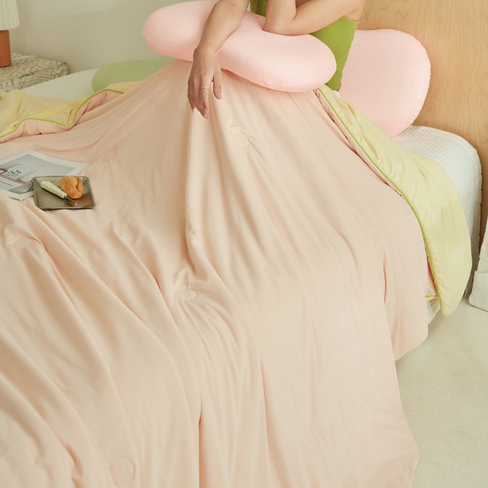 91家纺网 家纺一手货源 找家纺 晨曦家纺 2026新款A类凉感丝清凉大豆夏被四件套-熊猫冻冻被 冻冻被-微醺奶油黄粉