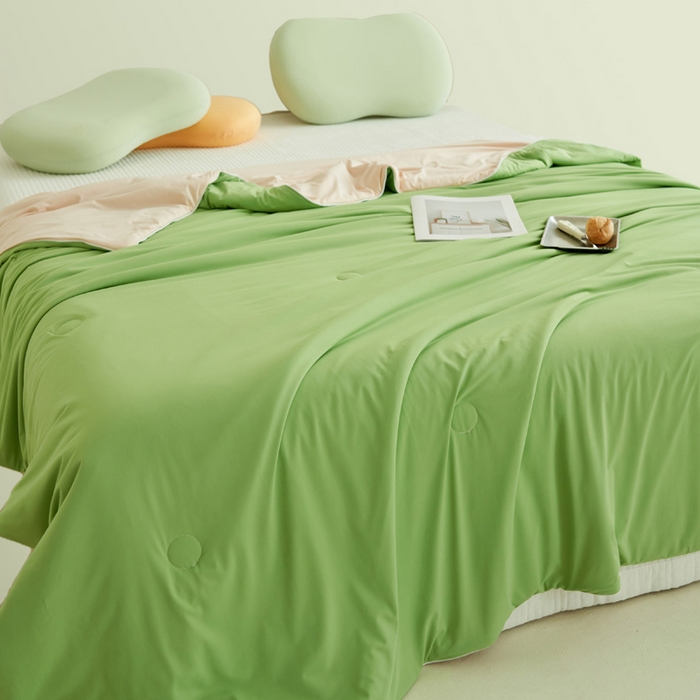 91家纺网 家纺一手货源 找家纺 晨曦家纺 2026新款A类凉感丝清凉大豆夏被四件套-熊猫冻冻被 冻冻被-苹果绿拼悠粉