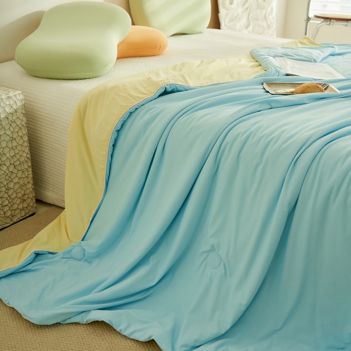 91家纺网 家纺一手货源 找家纺 晨曦家纺 2026新款A类凉感丝清凉大豆夏被四件套-熊猫冻冻被 冻冻被-天蓝拼奶黄