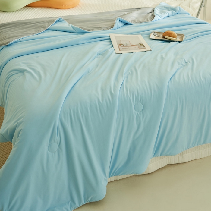 91家纺网 家纺一手货源 找家纺 晨曦家纺 2026新款A类凉感丝清凉大豆夏被四件套-熊猫冻冻被 冻冻被-雾蓝灰