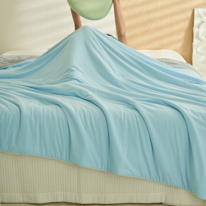 91家纺网 家纺一手货源 找家纺 晨曦家纺 2026新款A类凉感丝清凉大豆夏被四件套-熊猫冻冻被 冻冻被-雾蓝灰