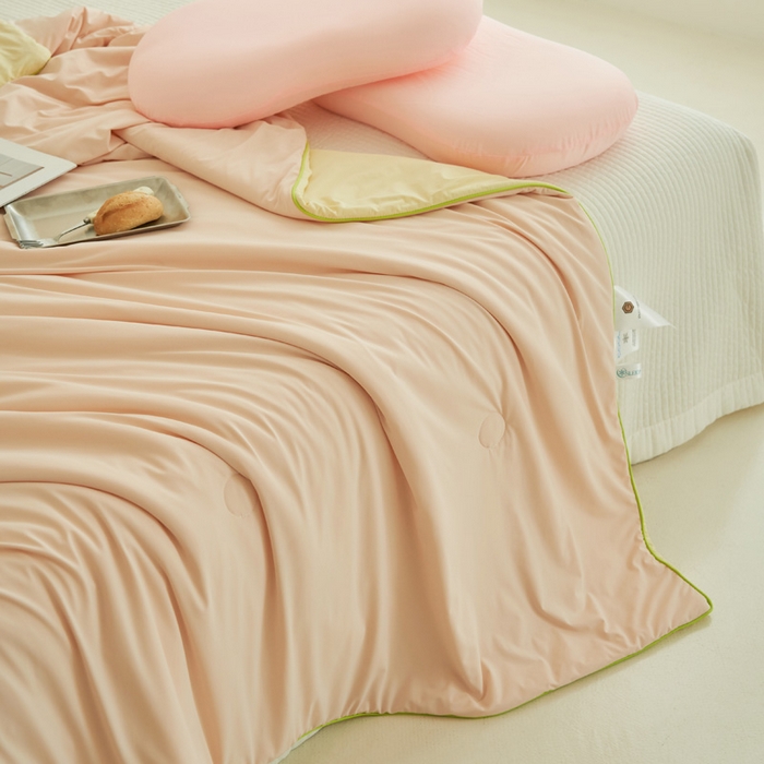 91家纺网 家纺一手货源 找家纺 晨曦家纺 2026新款A类凉感丝清凉大豆夏被四件套-熊猫冻冻被 冻冻被-微醺奶油黄粉