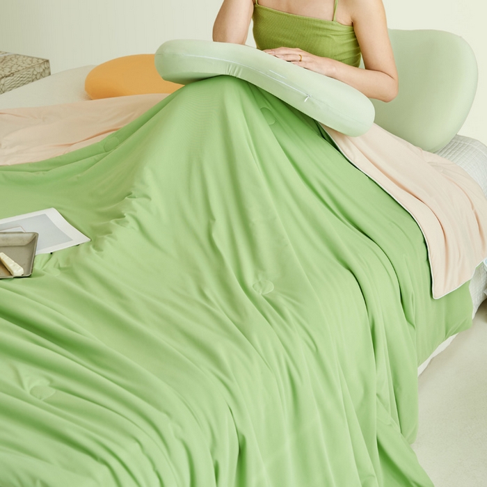 91家纺网 家纺一手货源 找家纺 晨曦家纺 2026新款A类凉感丝清凉大豆夏被四件套-熊猫冻冻被 冻冻被-苹果绿拼悠粉