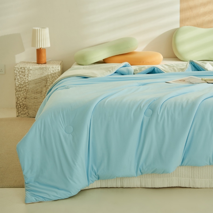 91家纺网 家纺一手货源 找家纺 晨曦家纺 2026新款A类凉感丝清凉大豆夏被四件套-熊猫冻冻被 冻冻被-天青色拼天蓝