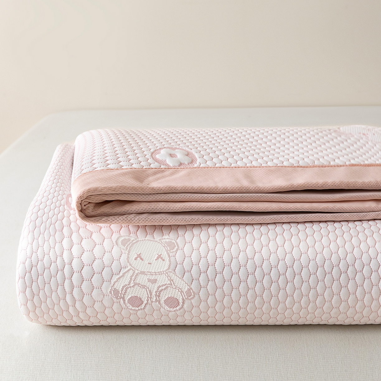 91家纺网 家纺一手货源 找家纺 （总）家品罗兰 2026新款夏季A类冰豆豆凉席冰丝凉席家用双人冰丝席床单可机洗水洗单人学生宿舍夏天空调软席三件套大床