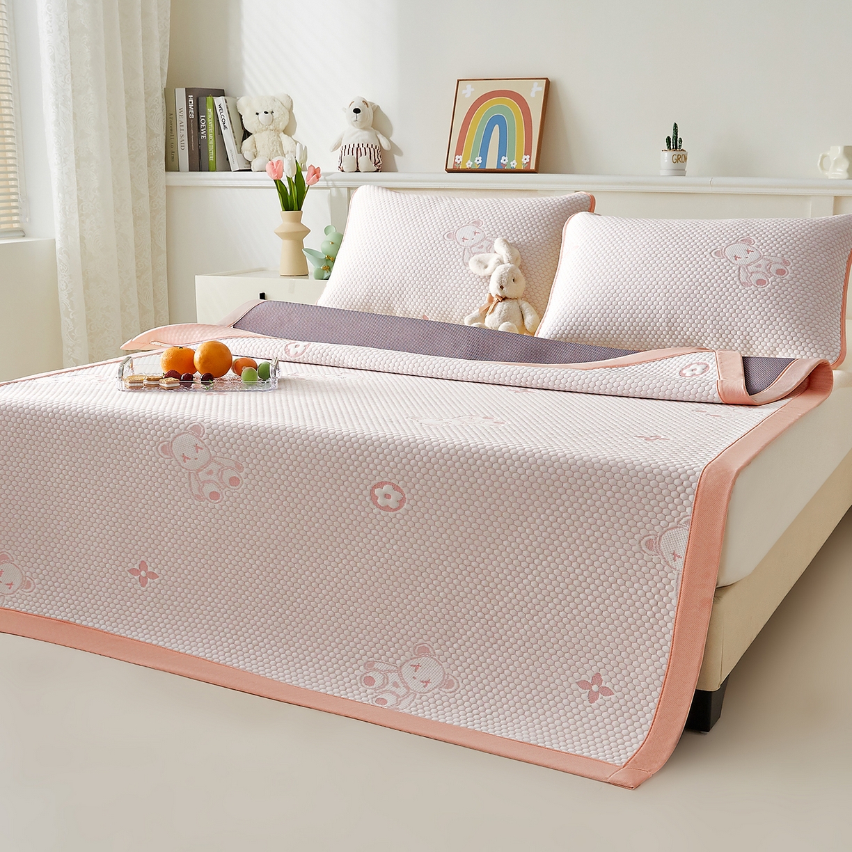 91家纺网 家纺一手货源 找家纺 家品罗兰 2026新款夏季A类冰豆豆凉席冰丝凉席家用双人冰丝席床单可机洗水洗单人学生宿舍夏天空调软席三件套大床 抱抱熊-粉