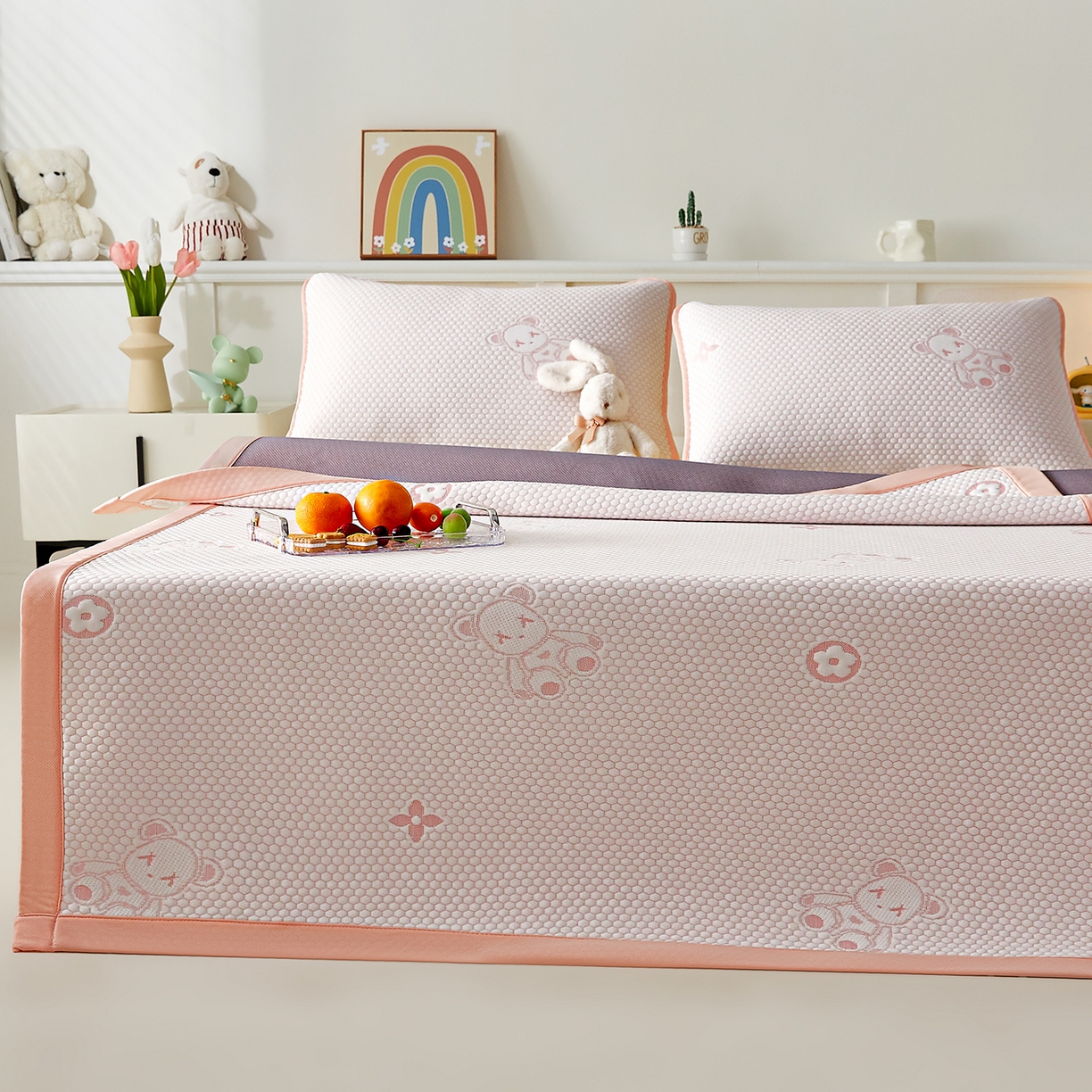 91家纺网 家纺一手货源 找家纺 家品罗兰 2026新款夏季A类冰豆豆凉席冰丝凉席家用双人冰丝席床单可机洗水洗单人学生宿舍夏天空调软席三件套大床 抱抱熊-粉