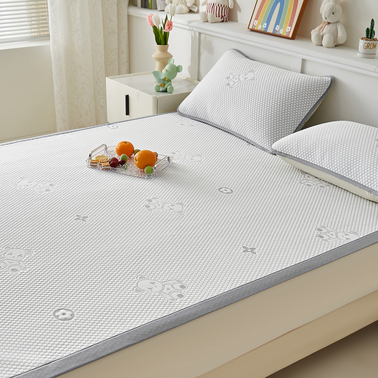 91家纺网 家纺一手货源 找家纺 家品罗兰 2026新款夏季A类冰豆豆凉席冰丝凉席家用双人冰丝席床单可机洗水洗单人学生宿舍夏天空调软席三件套大床 抱抱熊-灰