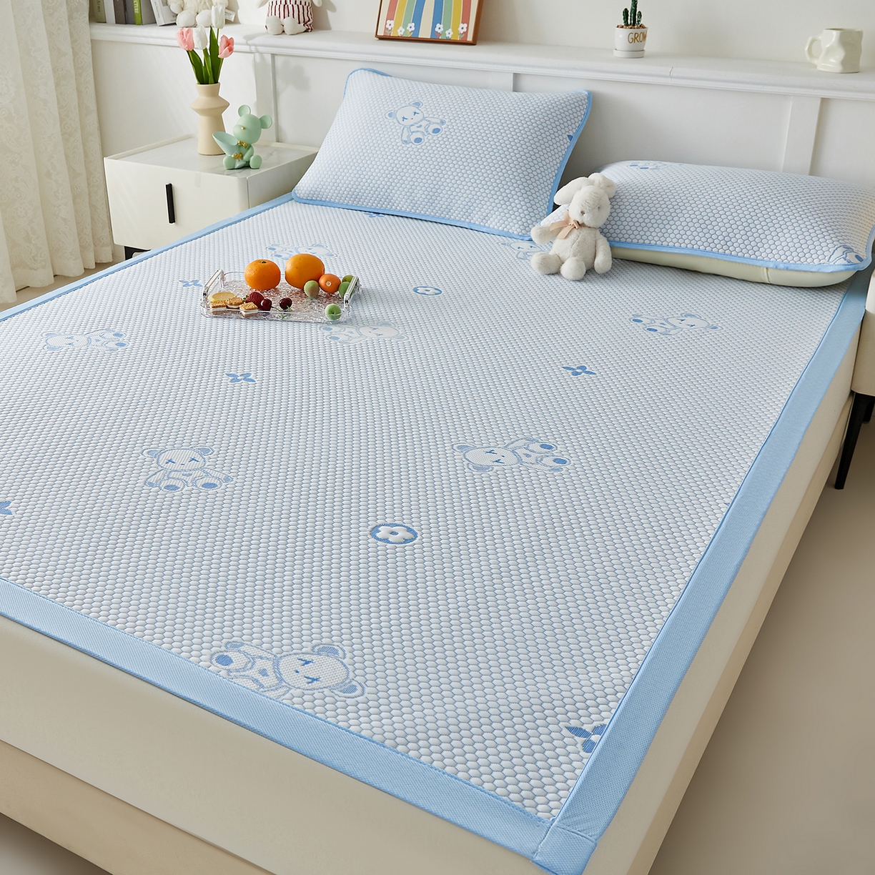 91家纺网 家纺一手货源 找家纺 家品罗兰 2026新款夏季A类冰豆豆凉席冰丝凉席家用双人冰丝席床单可机洗水洗单人学生宿舍夏天空调软席三件套大床 抱抱熊-蓝