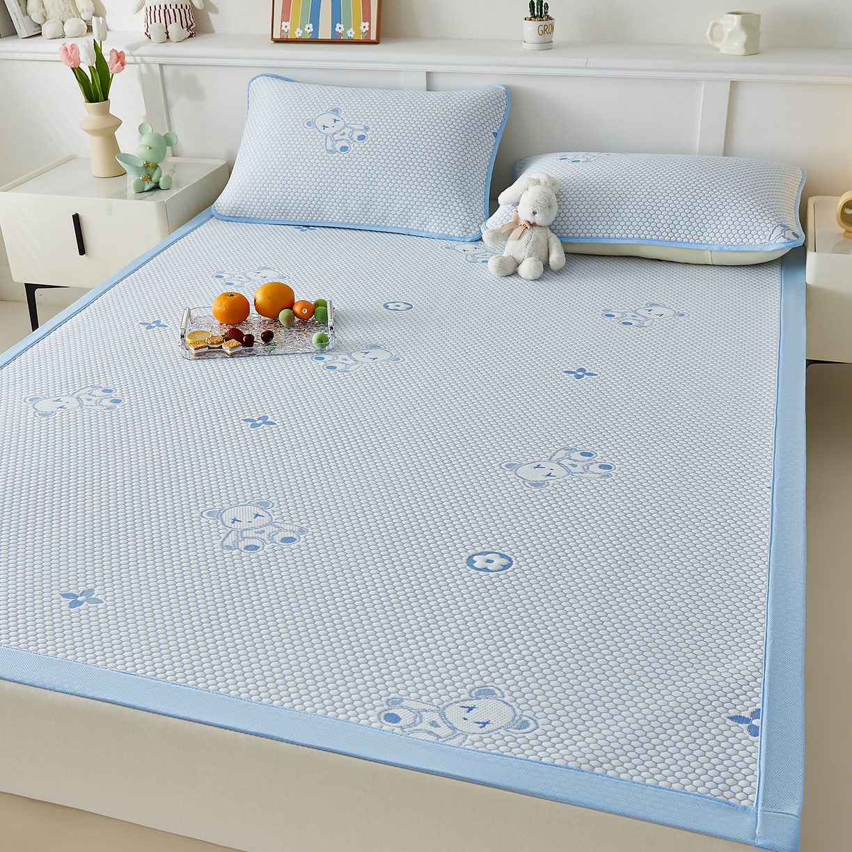 91家纺网 家纺一手货源 找家纺 家品罗兰 2026新款夏季A类冰豆豆凉席冰丝凉席家用双人冰丝席床单可机洗水洗单人学生宿舍夏天空调软席三件套大床 抱抱熊-蓝