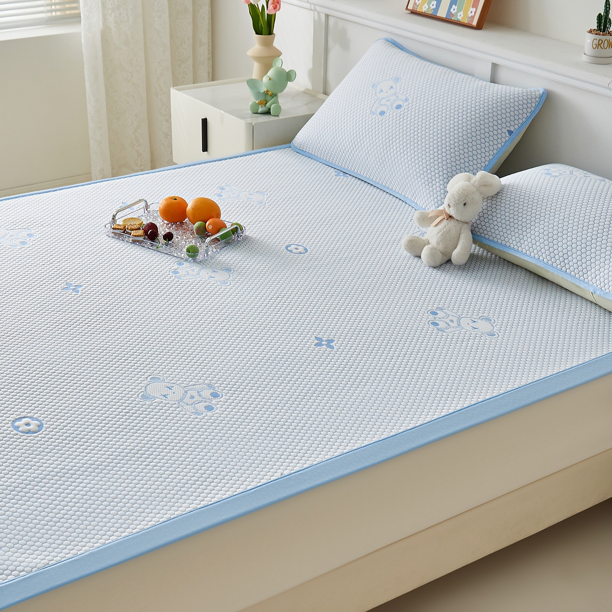 91家纺网 家纺一手货源 找家纺 家品罗兰 2026新款夏季A类冰豆豆凉席冰丝凉席家用双人冰丝席床单可机洗水洗单人学生宿舍夏天空调软席三件套大床 抱抱熊-蓝