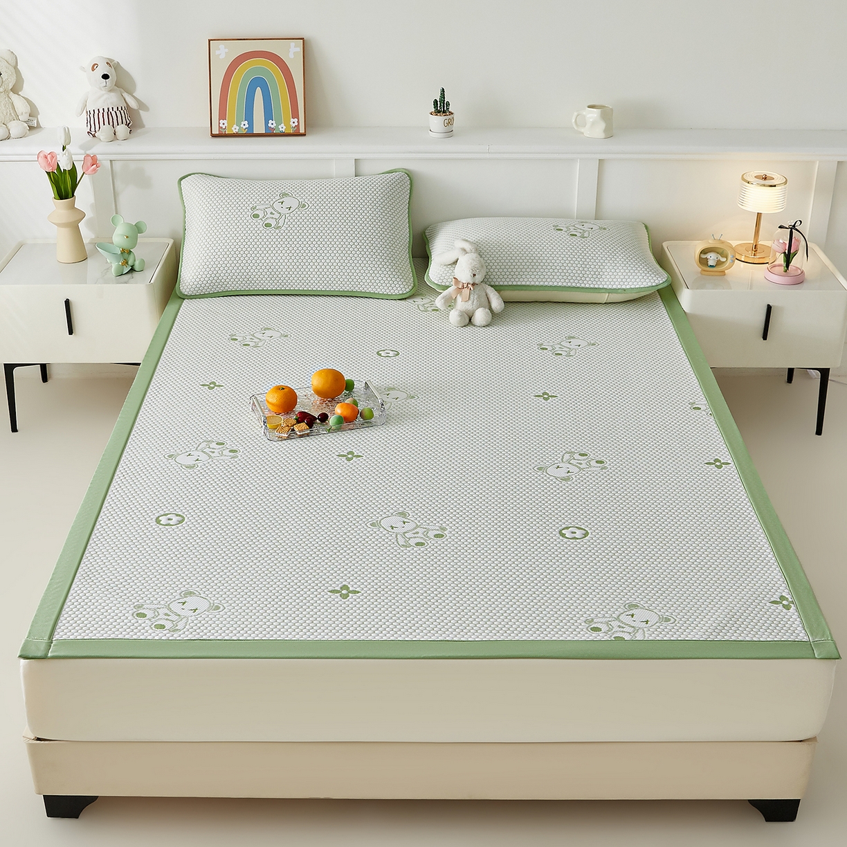 91家纺网 家纺一手货源 找家纺 家品罗兰 2026新款夏季A类冰豆豆凉席冰丝凉席家用双人冰丝席床单可机洗水洗单人学生宿舍夏天空调软席三件套大床 抱抱熊-绿