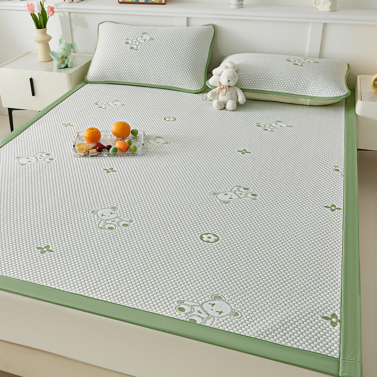 91家纺网 家纺一手货源 找家纺 家品罗兰 2026新款夏季A类冰豆豆凉席冰丝凉席家用双人冰丝席床单可机洗水洗单人学生宿舍夏天空调软席三件套大床 抱抱熊-绿