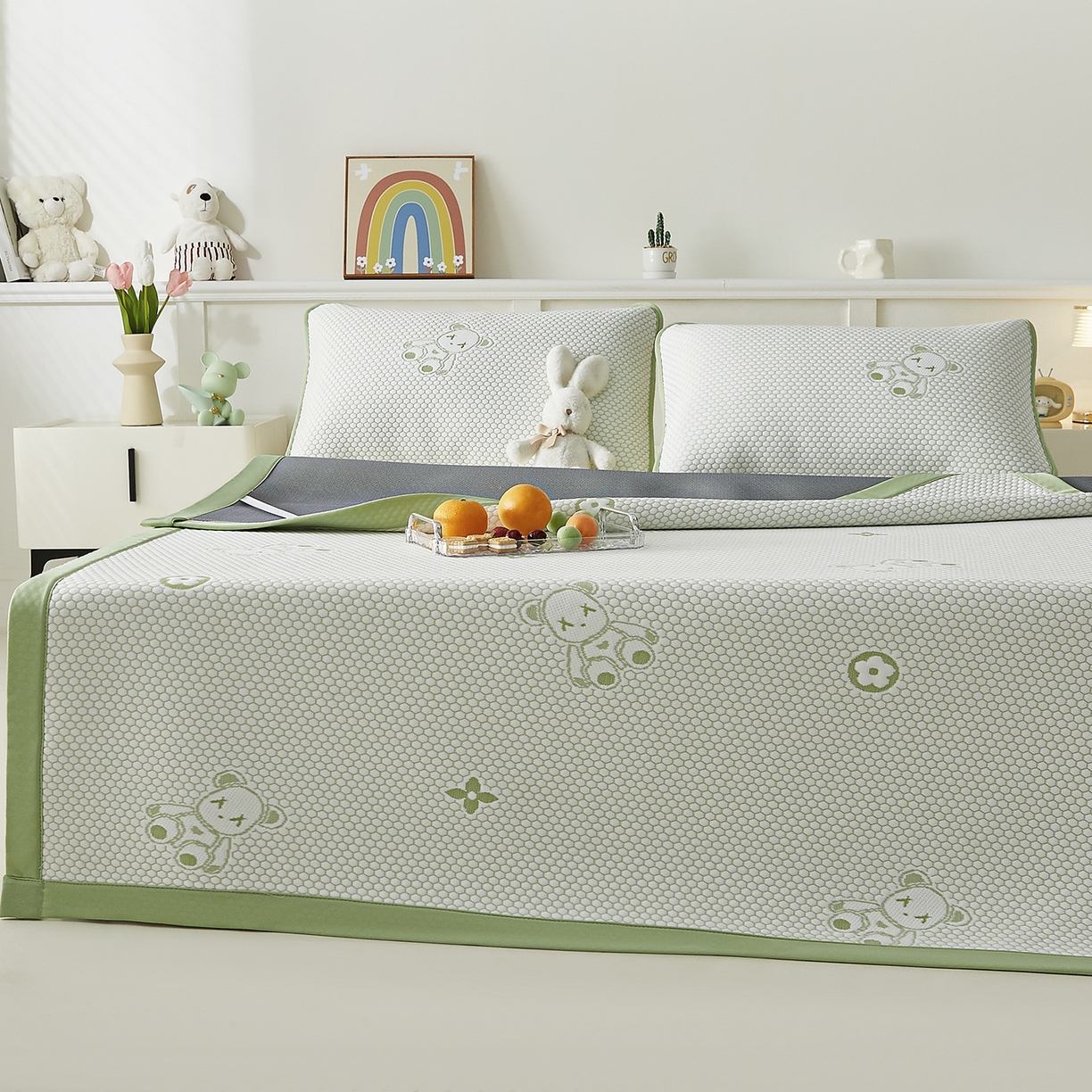 91家纺网 家纺一手货源 找家纺 家品罗兰 2026新款夏季A类冰豆豆凉席冰丝凉席家用双人冰丝席床单可机洗水洗单人学生宿舍夏天空调软席三件套大床 抱抱熊-绿