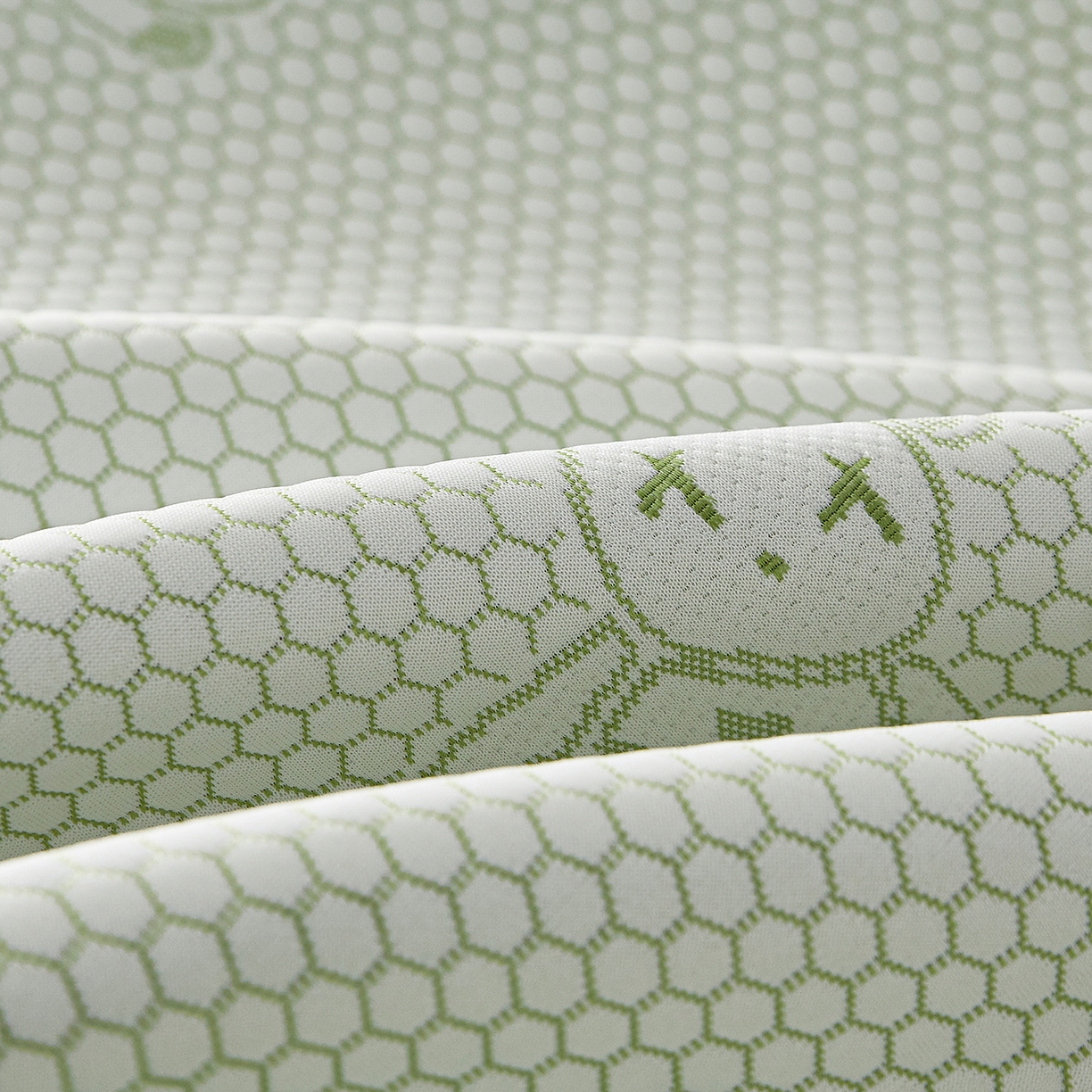 91家纺网 家纺一手货源 找家纺 家品罗兰 2026新款夏季A类冰豆豆凉席冰丝凉席家用双人冰丝席床单可机洗水洗单人学生宿舍夏天空调软席三件套大床 抱抱熊-绿