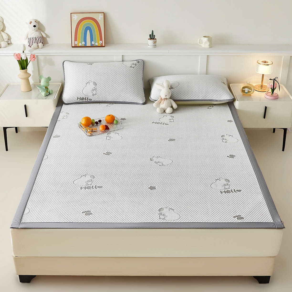 91家纺网 家纺一手货源 找家纺 家品罗兰 2026新款夏季A类冰豆豆凉席冰丝凉席家用双人冰丝席床单可机洗水洗单人学生宿舍夏天空调软席三件套大床 卡皮巴拉-灰