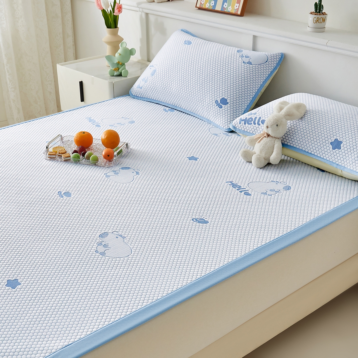 91家纺网 家纺一手货源 找家纺 家品罗兰 2026新款夏季A类冰豆豆凉席冰丝凉席家用双人冰丝席床单可机洗水洗单人学生宿舍夏天空调软席三件套大床 卡皮巴拉-蓝