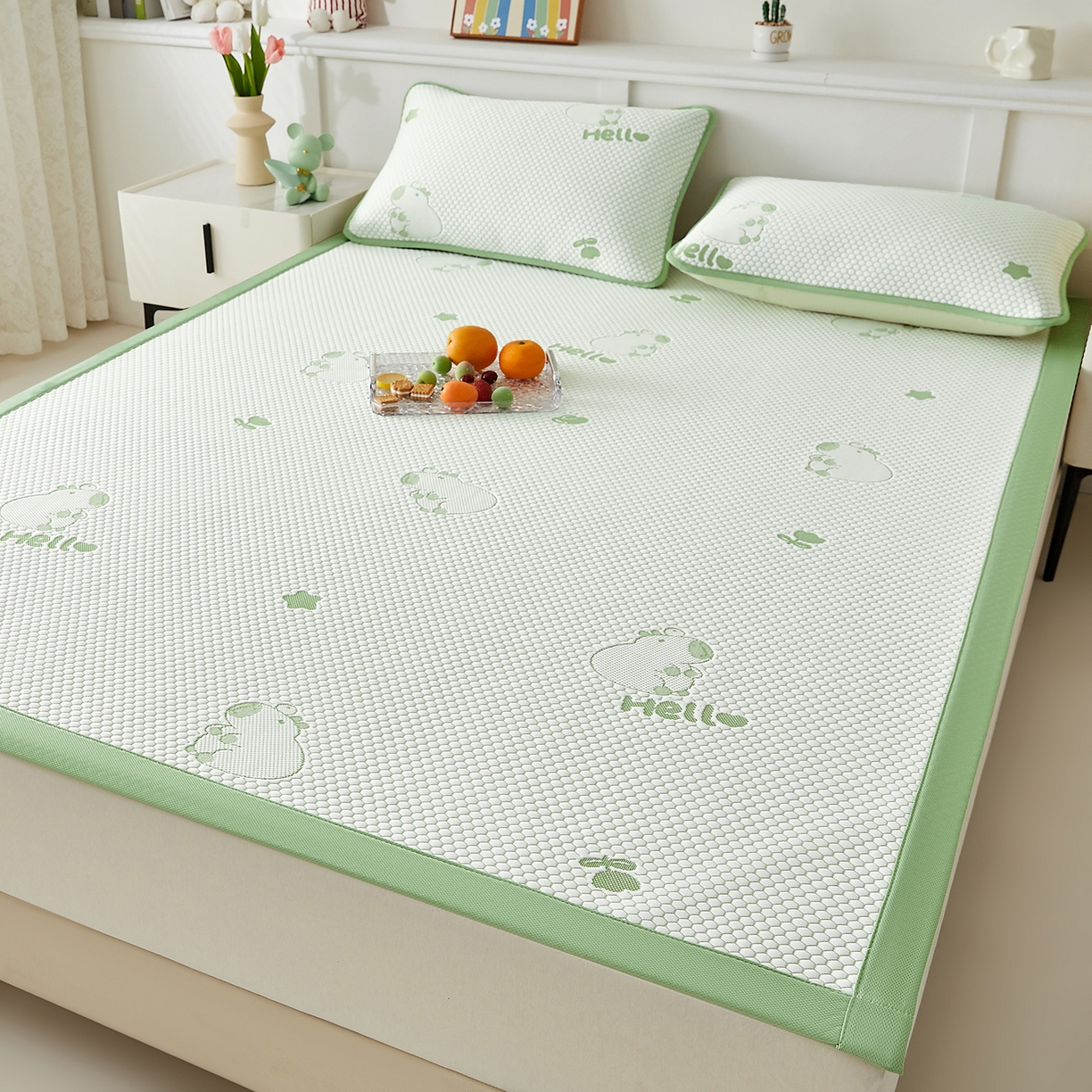 91家纺网 家纺一手货源 找家纺 家品罗兰 2026新款夏季A类冰豆豆凉席冰丝凉席家用双人冰丝席床单可机洗水洗单人学生宿舍夏天空调软席三件套大床 卡皮巴拉-绿