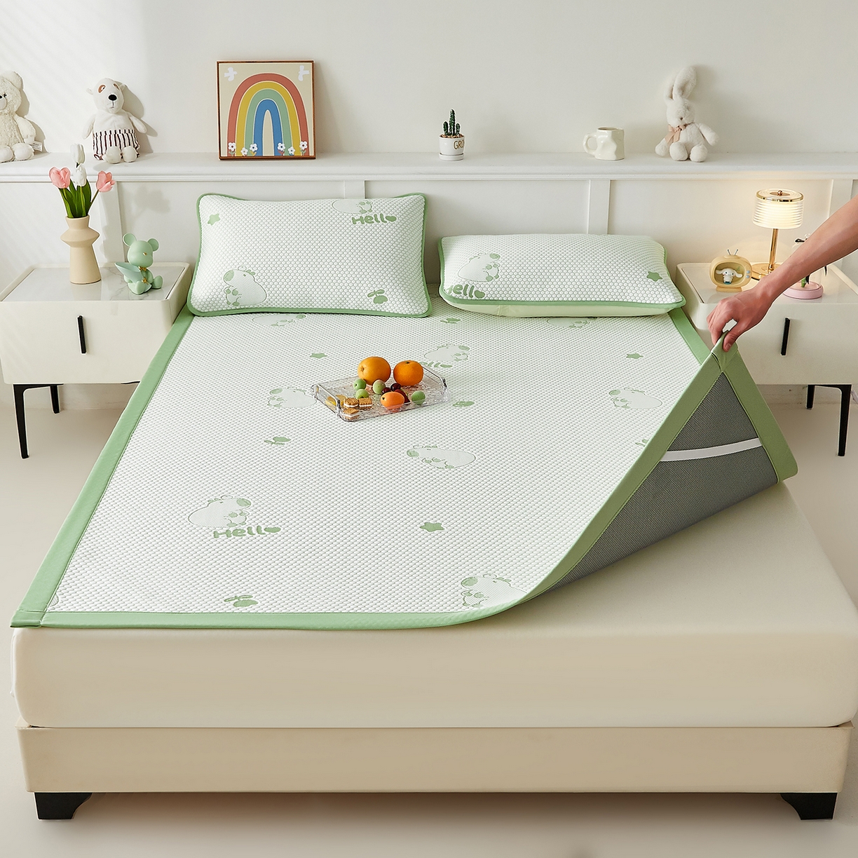 91家纺网 家纺一手货源 找家纺 家品罗兰 2026新款夏季A类冰豆豆凉席冰丝凉席家用双人冰丝席床单可机洗水洗单人学生宿舍夏天空调软席三件套大床 卡皮巴拉-绿