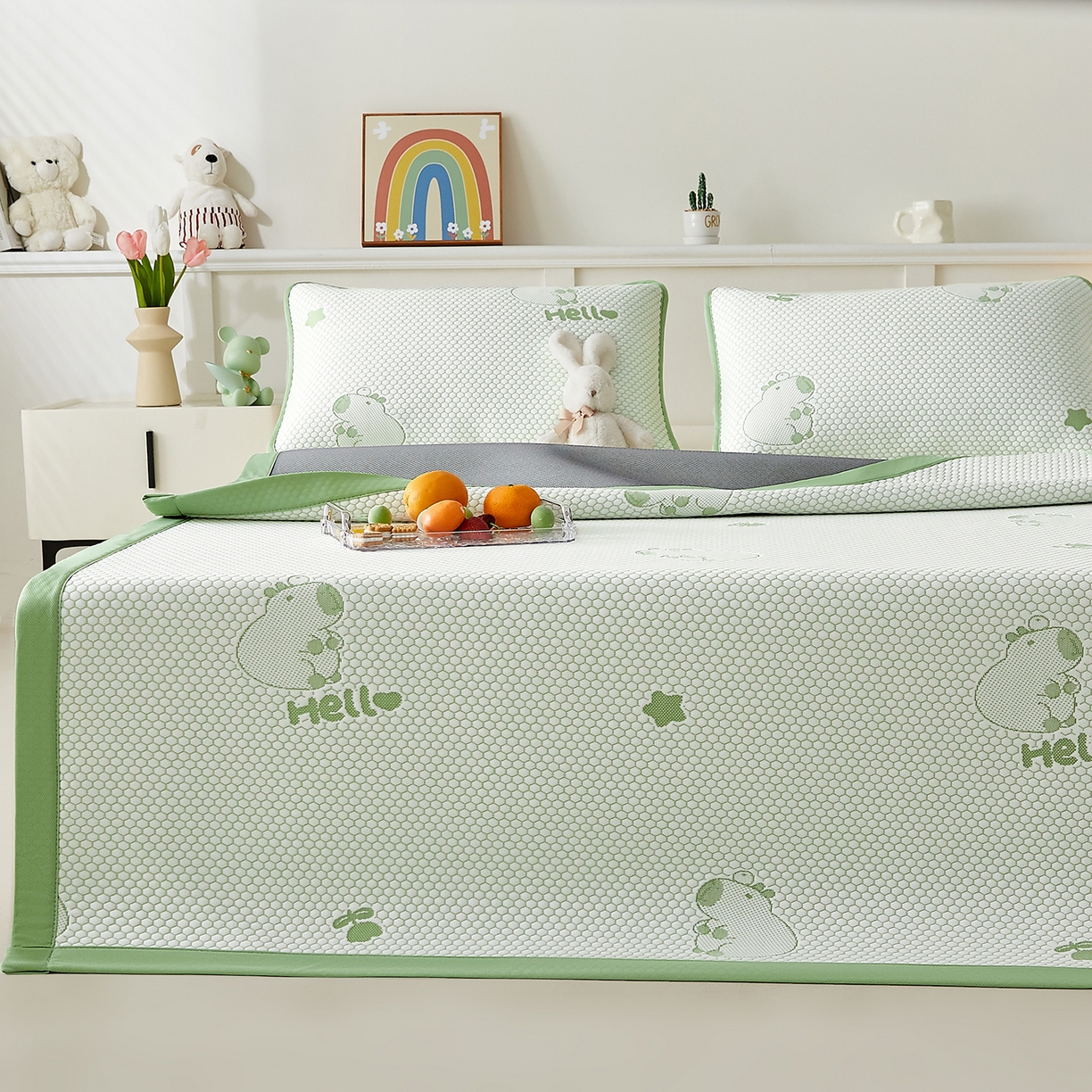 91家纺网 家纺一手货源 找家纺 家品罗兰 2026新款夏季A类冰豆豆凉席冰丝凉席家用双人冰丝席床单可机洗水洗单人学生宿舍夏天空调软席三件套大床 卡皮巴拉-绿