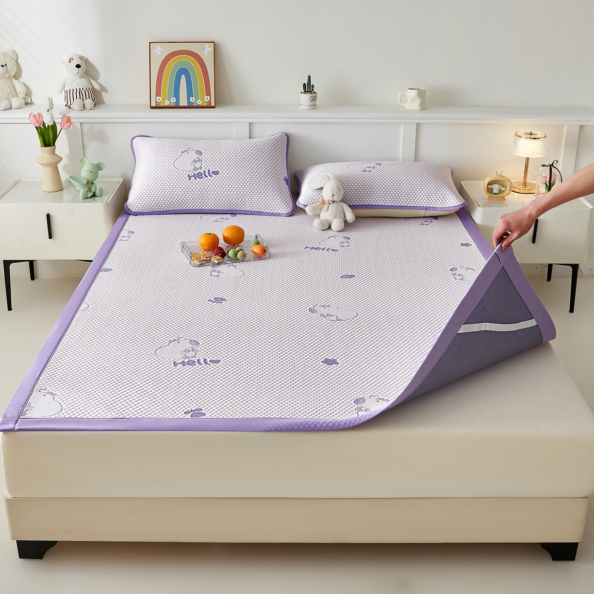 91家纺网 家纺一手货源 找家纺 家品罗兰 2026新款夏季A类冰豆豆凉席冰丝凉席家用双人冰丝席床单可机洗水洗单人学生宿舍夏天空调软席三件套大床 卡皮巴拉-紫