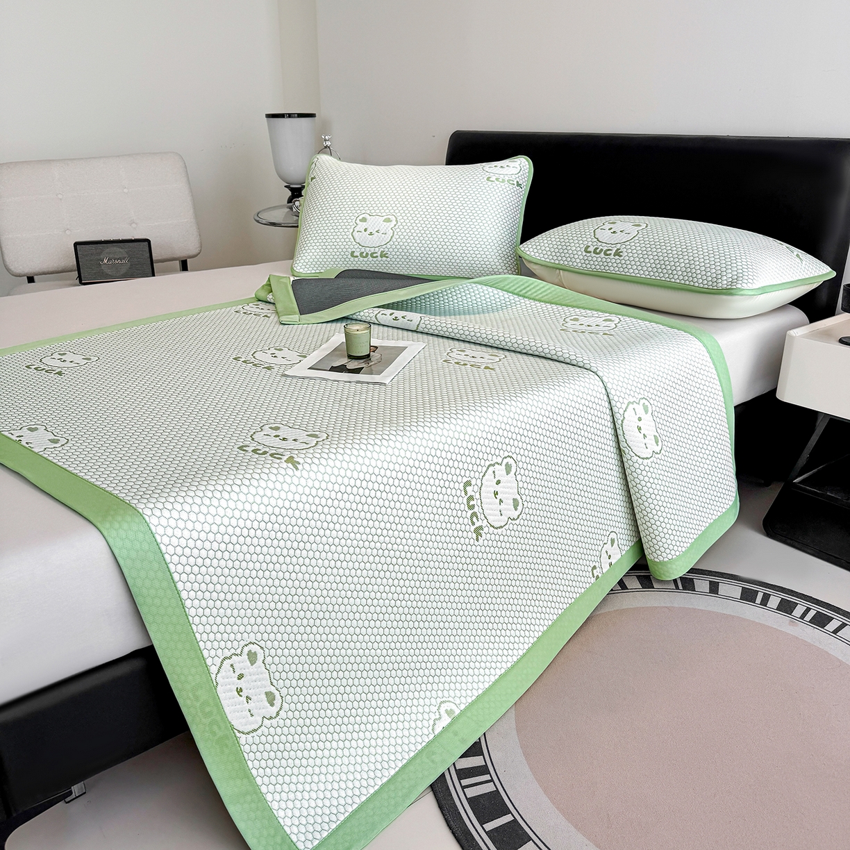 91家纺网 家纺一手货源 找家纺 家品罗兰 2026新款夏季A类冰豆豆凉席冰丝凉席家用双人冰丝席床单可机洗水洗单人学生宿舍夏天空调软席三件套大床 小冰熊-绿