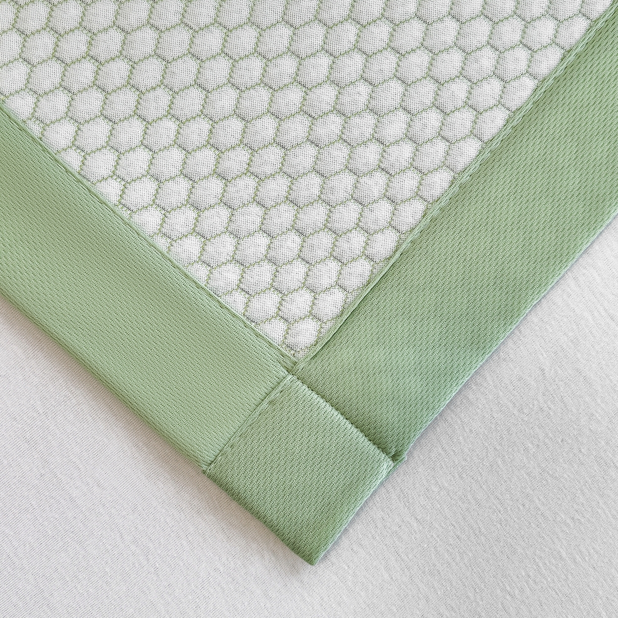 91家纺网 家纺一手货源 找家纺 家品罗兰 2026新款夏季A类冰豆豆凉席冰丝凉席家用双人冰丝席床单可机洗水洗单人学生宿舍夏天空调软席三件套大床 小冰熊-绿