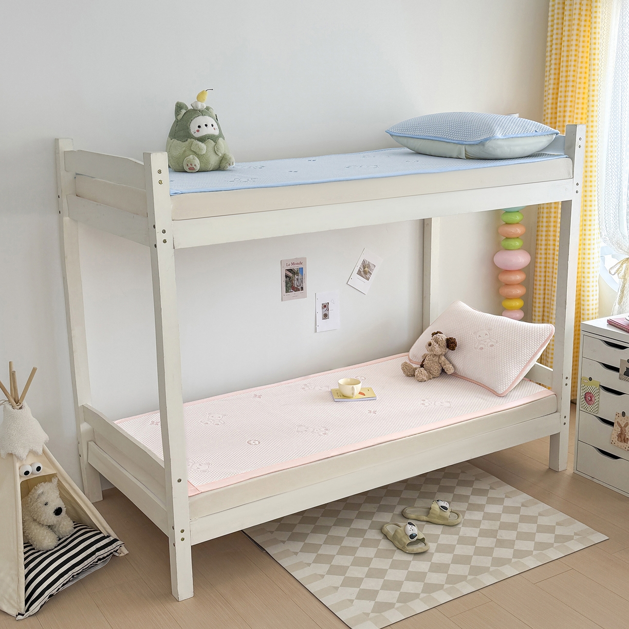 91家纺网 家纺一手货源 找家纺 家品罗兰 2026新款夏季A类冰豆豆凉席冰丝凉席家用双人冰丝席床单可机洗水洗单人学生宿舍夏天空调席三件套学生床 抱抱熊-粉