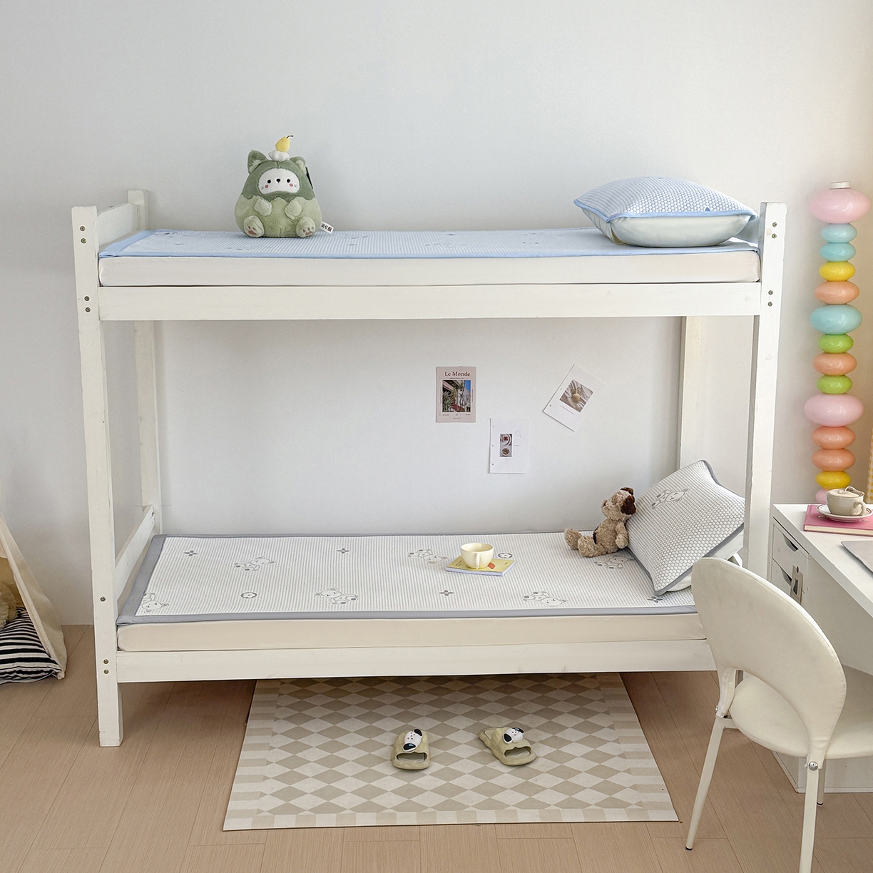 91家纺网 家纺一手货源 找家纺 家品罗兰 2026新款夏季A类冰豆豆凉席冰丝凉席家用双人冰丝席床单可机洗水洗单人学生宿舍夏天空调席三件套学生床 抱抱熊-灰