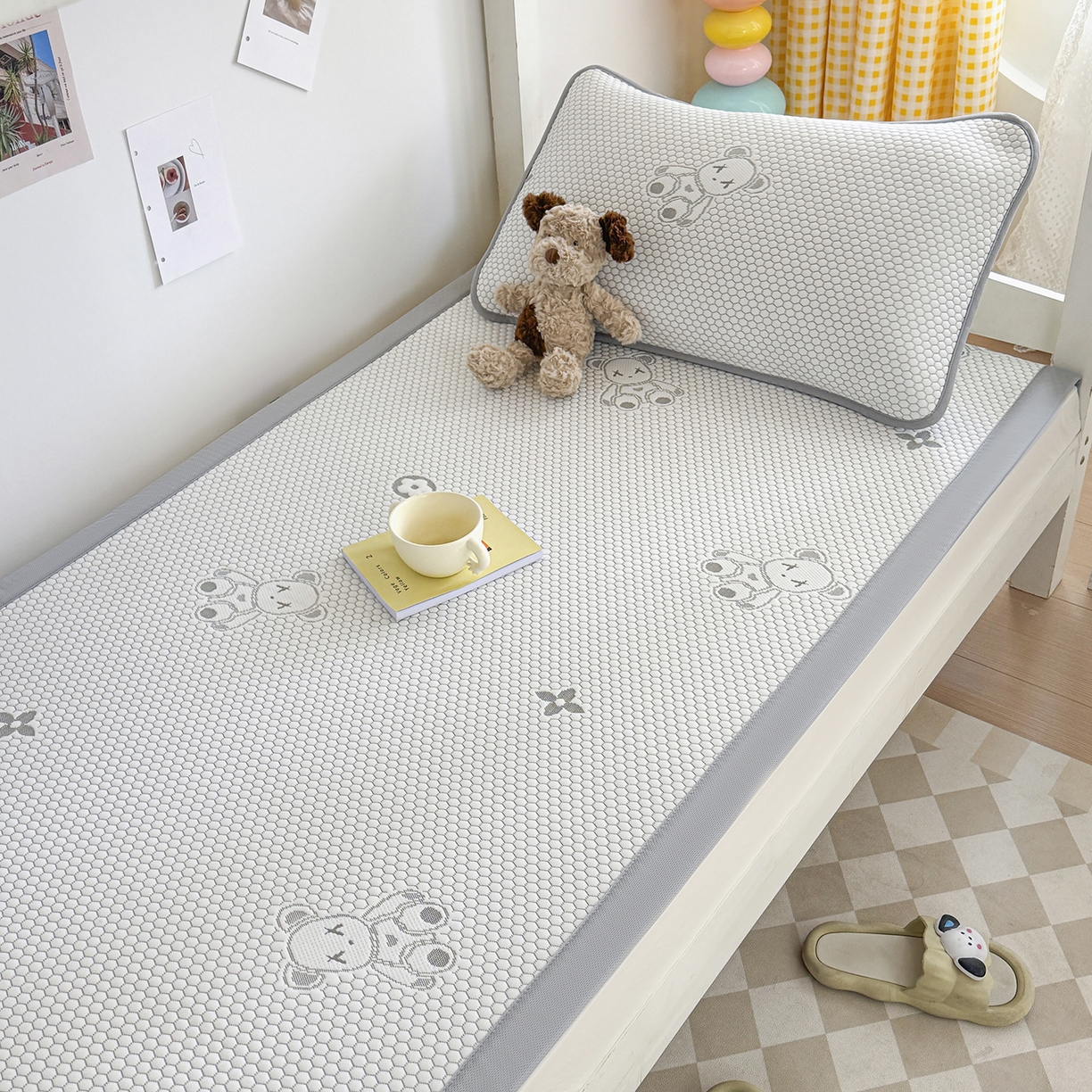 91家纺网 家纺一手货源 找家纺 家品罗兰 2026新款夏季A类冰豆豆凉席冰丝凉席家用双人冰丝席床单可机洗水洗单人学生宿舍夏天空调席三件套学生床 抱抱熊-灰