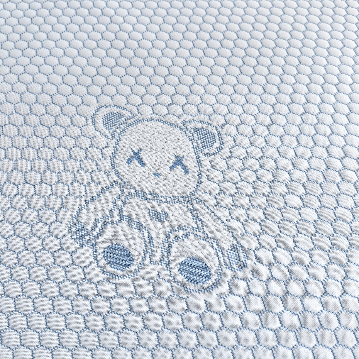 91家纺网 家纺一手货源 找家纺 家品罗兰 2026新款夏季A类冰豆豆凉席冰丝凉席家用双人冰丝席床单可机洗水洗单人学生宿舍夏天空调席三件套学生床 抱抱熊-蓝