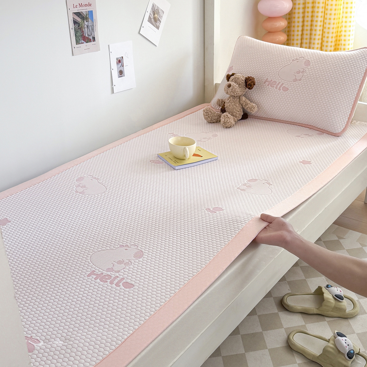 91家纺网 家纺一手货源 找家纺 家品罗兰 2026新款夏季A类冰豆豆凉席冰丝凉席家用双人冰丝席床单可机洗水洗单人学生宿舍夏天空调席三件套学生床 卡皮巴拉-粉