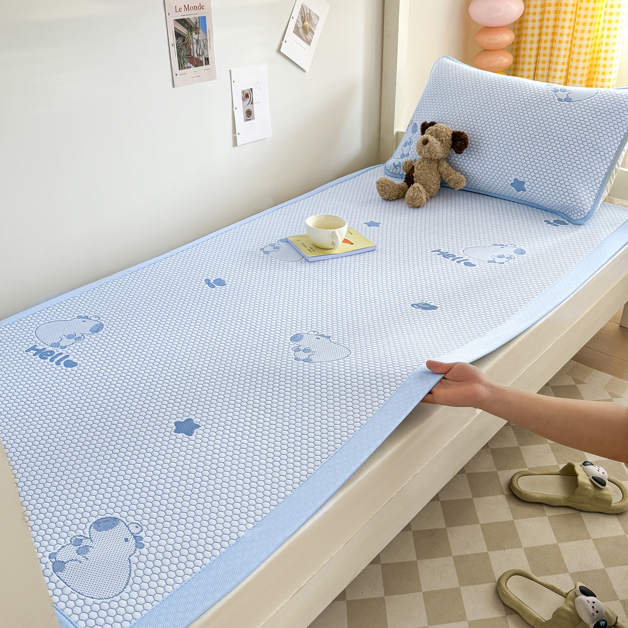 91家纺网 家纺一手货源 找家纺 家品罗兰 2026新款夏季A类冰豆豆凉席冰丝凉席家用双人冰丝席床单可机洗水洗单人学生宿舍夏天空调席三件套学生床 卡皮巴拉-蓝