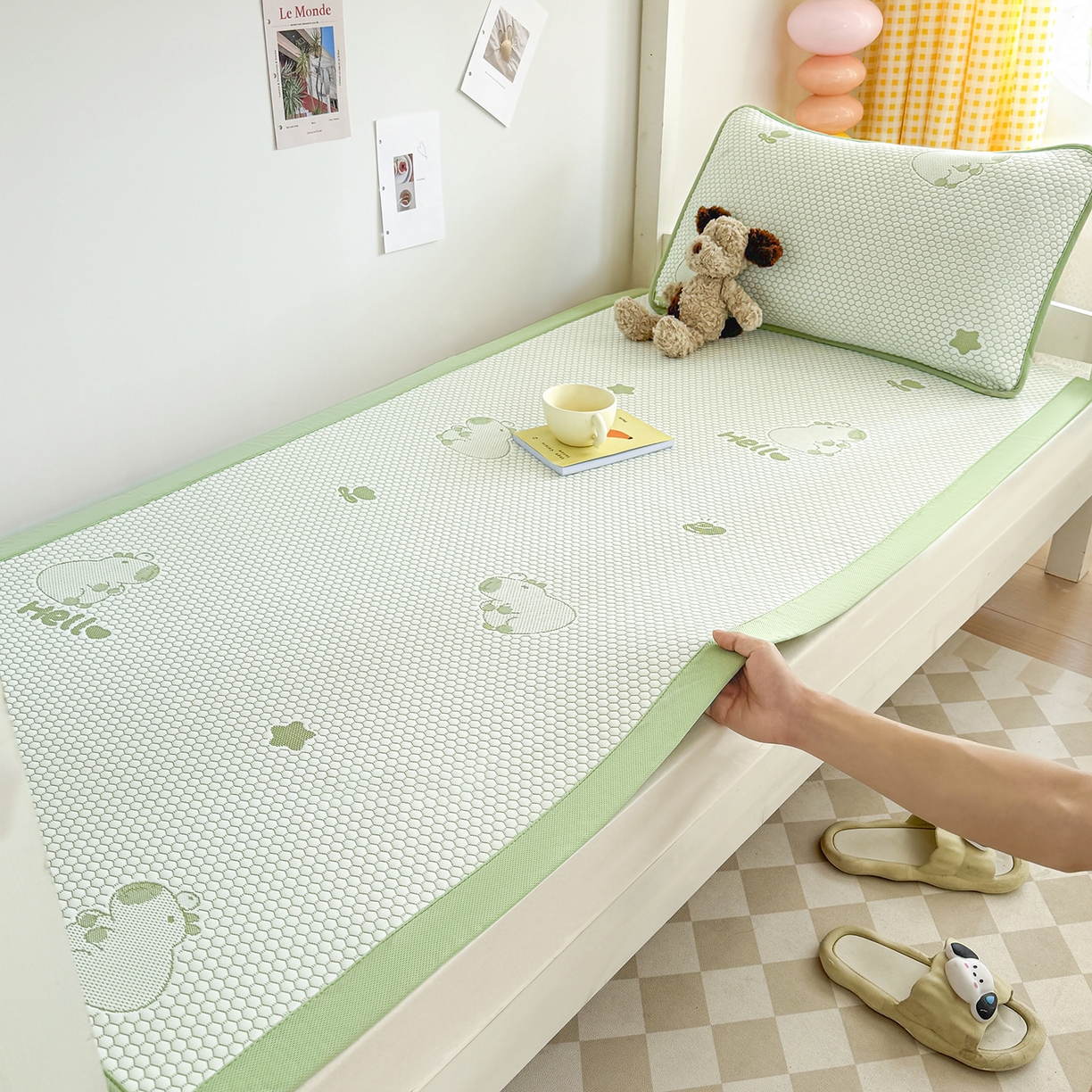 91家纺网 家纺一手货源 找家纺 家品罗兰 2026新款夏季A类冰豆豆凉席冰丝凉席家用双人冰丝席床单可机洗水洗单人学生宿舍夏天空调席三件套学生床 卡皮巴拉-绿