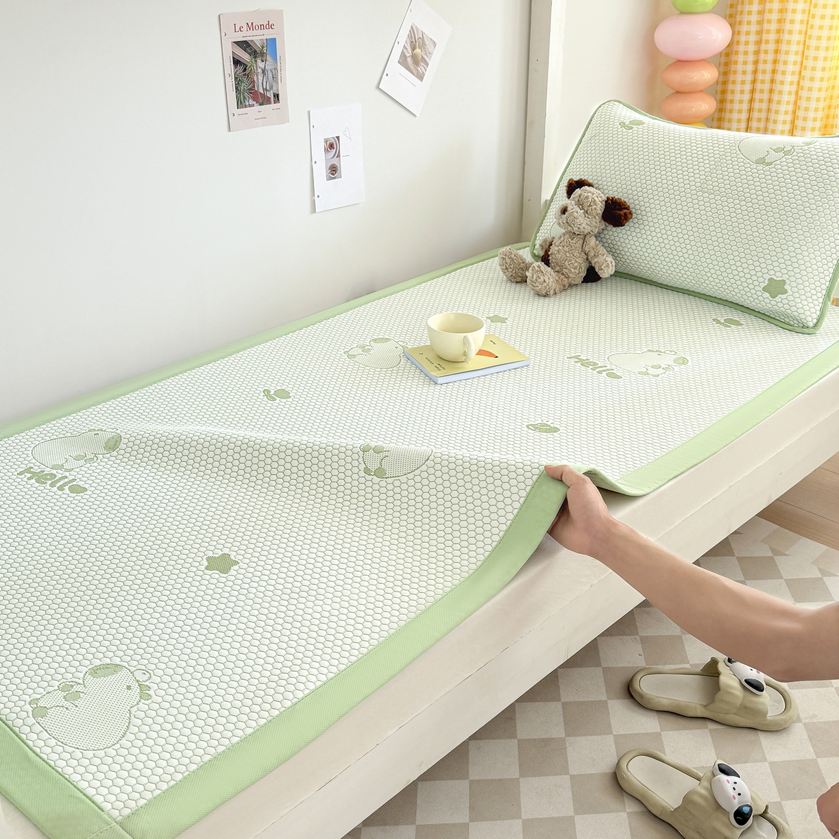 91家纺网 家纺一手货源 找家纺 家品罗兰 2026新款夏季A类冰豆豆凉席冰丝凉席家用双人冰丝席床单可机洗水洗单人学生宿舍夏天空调席三件套学生床 卡皮巴拉-绿