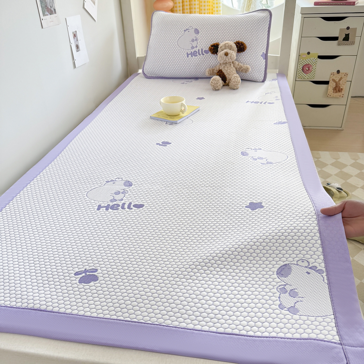 91家纺网 家纺一手货源 找家纺 家品罗兰 2026新款夏季A类冰豆豆凉席冰丝凉席家用双人冰丝席床单可机洗水洗单人学生宿舍夏天空调席三件套学生床 卡皮巴拉-紫