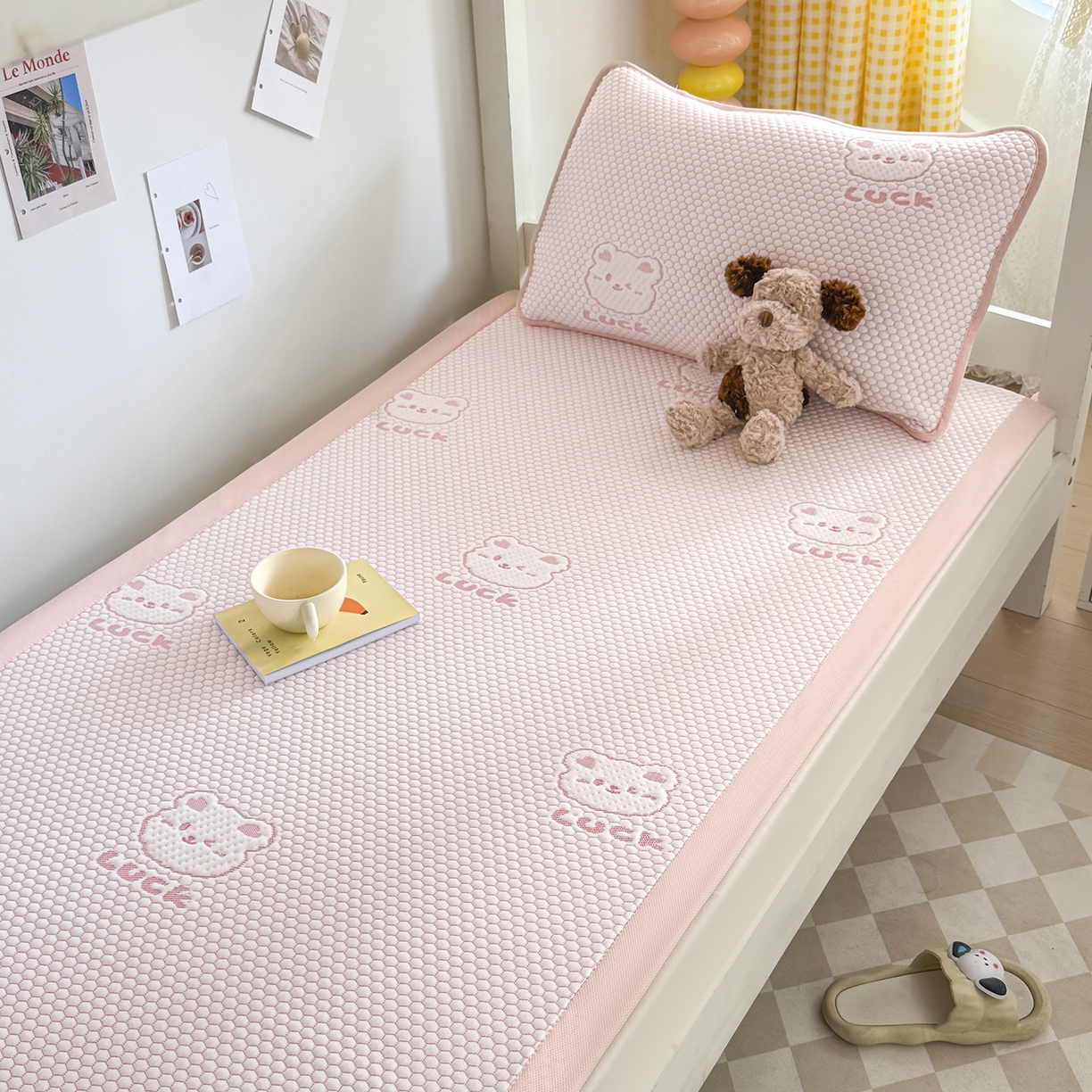 91家纺网 家纺一手货源 找家纺 家品罗兰 2026新款夏季A类冰豆豆凉席冰丝凉席家用双人冰丝席床单可机洗水洗单人学生宿舍夏天空调席三件套学生床 小冰熊-粉