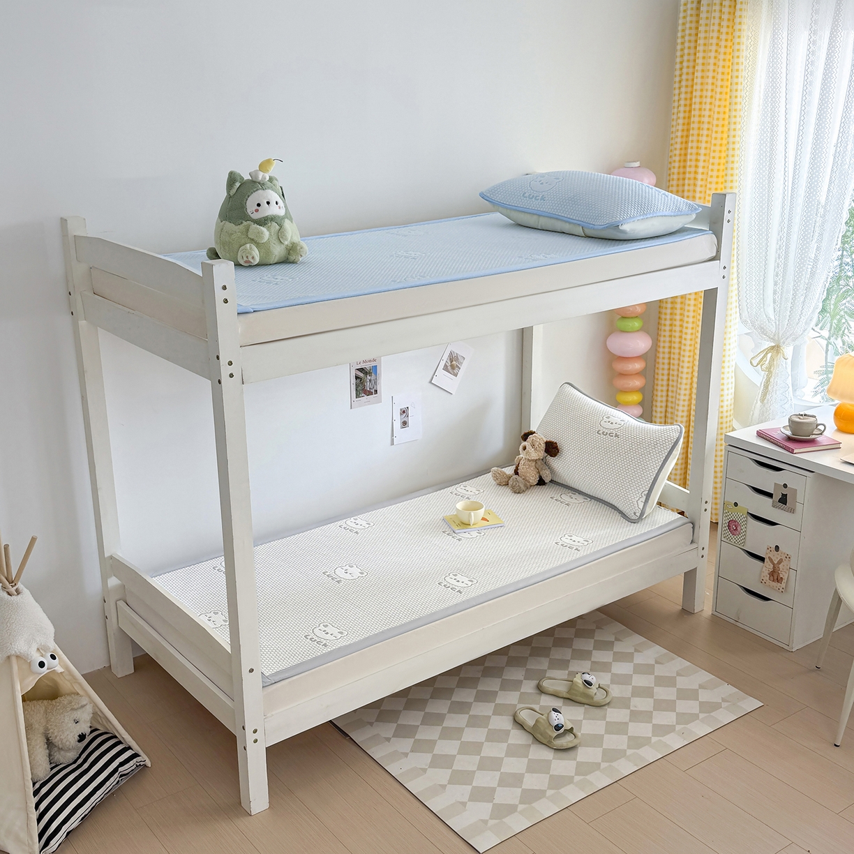 91家纺网 家纺一手货源 找家纺 家品罗兰 2026新款夏季A类冰豆豆凉席冰丝凉席家用双人冰丝席床单可机洗水洗单人学生宿舍夏天空调席三件套学生床 小冰熊-灰