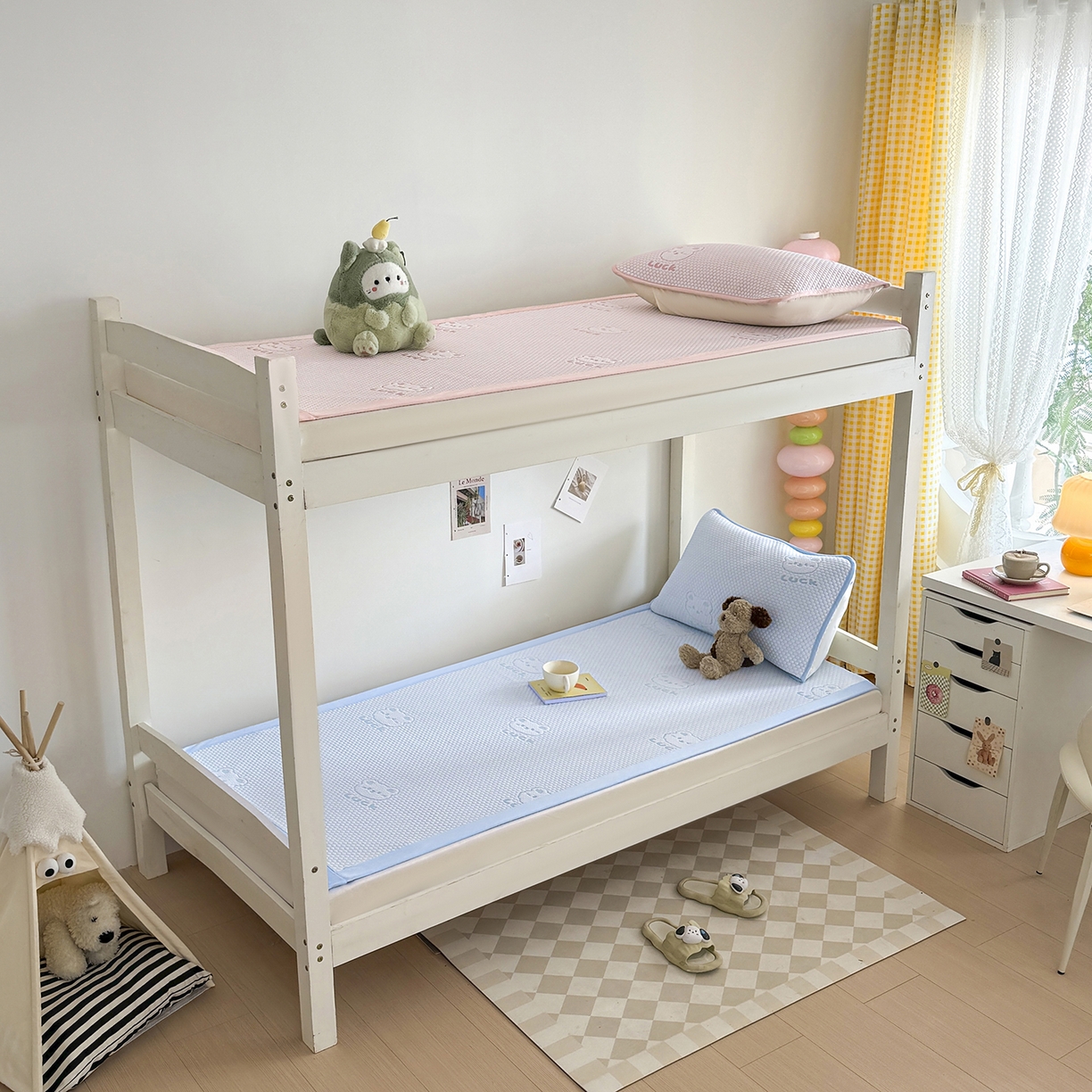 91家纺网 家纺一手货源 找家纺 家品罗兰 2026新款夏季A类冰豆豆凉席冰丝凉席家用双人冰丝席床单可机洗水洗单人学生宿舍夏天空调席三件套学生床 小冰熊-蓝