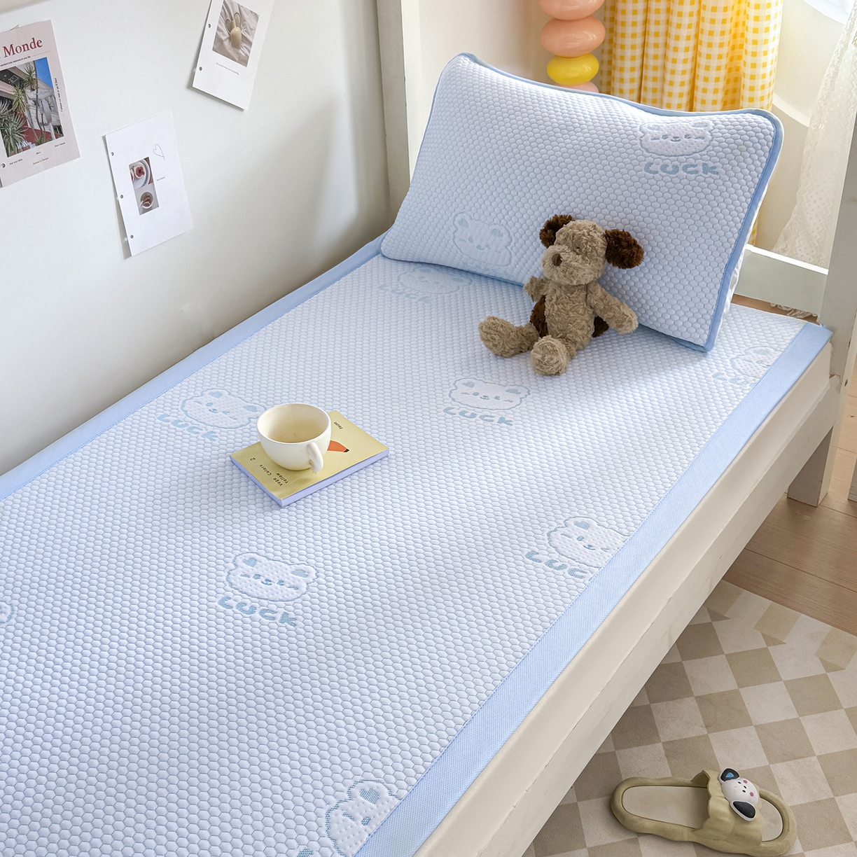 91家纺网 家纺一手货源 找家纺 家品罗兰 2026新款夏季A类冰豆豆凉席冰丝凉席家用双人冰丝席床单可机洗水洗单人学生宿舍夏天空调席三件套学生床 小冰熊-蓝