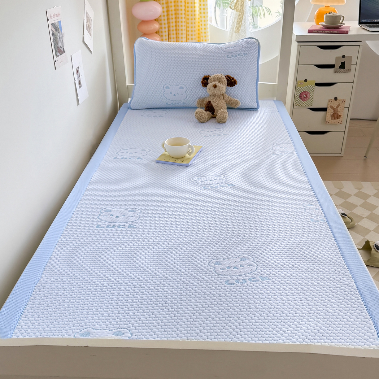 91家纺网 家纺一手货源 找家纺 家品罗兰 2026新款夏季A类冰豆豆凉席冰丝凉席家用双人冰丝席床单可机洗水洗单人学生宿舍夏天空调席三件套学生床 小冰熊-蓝