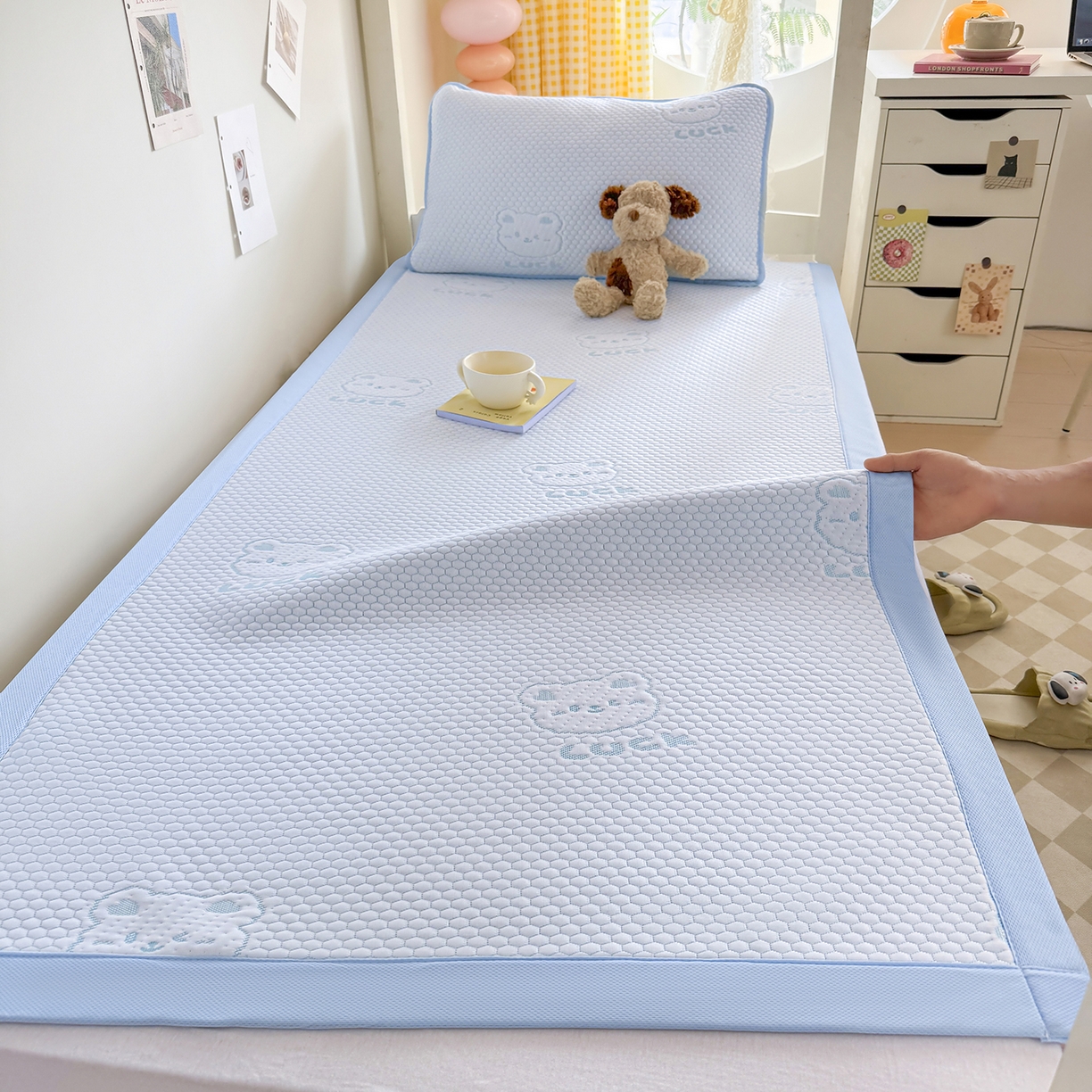 91家纺网 家纺一手货源 找家纺 家品罗兰 2026新款夏季A类冰豆豆凉席冰丝凉席家用双人冰丝席床单可机洗水洗单人学生宿舍夏天空调席三件套学生床 小冰熊-蓝