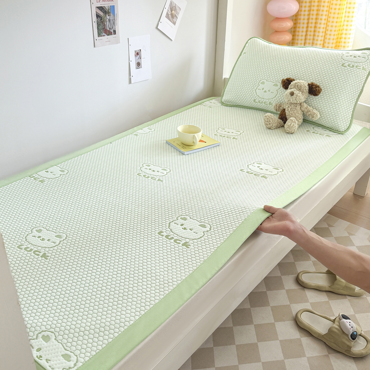 91家纺网 家纺一手货源 找家纺 家品罗兰 2026新款夏季A类冰豆豆凉席冰丝凉席家用双人冰丝席床单可机洗水洗单人学生宿舍夏天空调席三件套学生床 小冰熊-绿